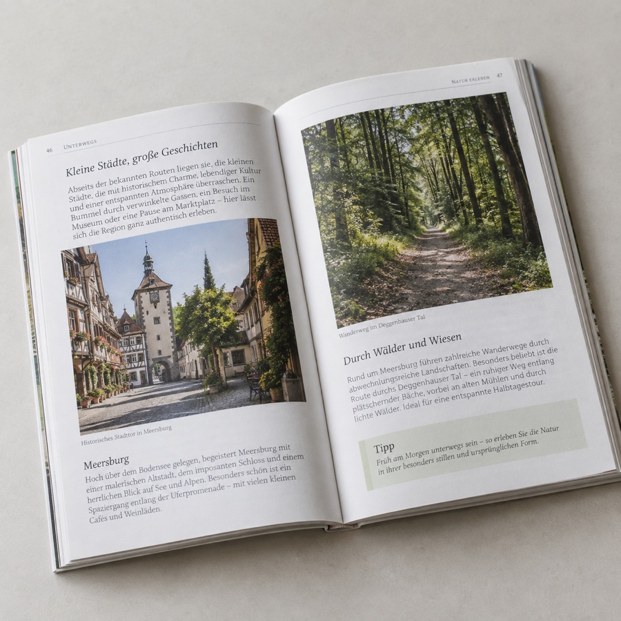 Exemple : Guide de voyage avec texte et images sur papier mat